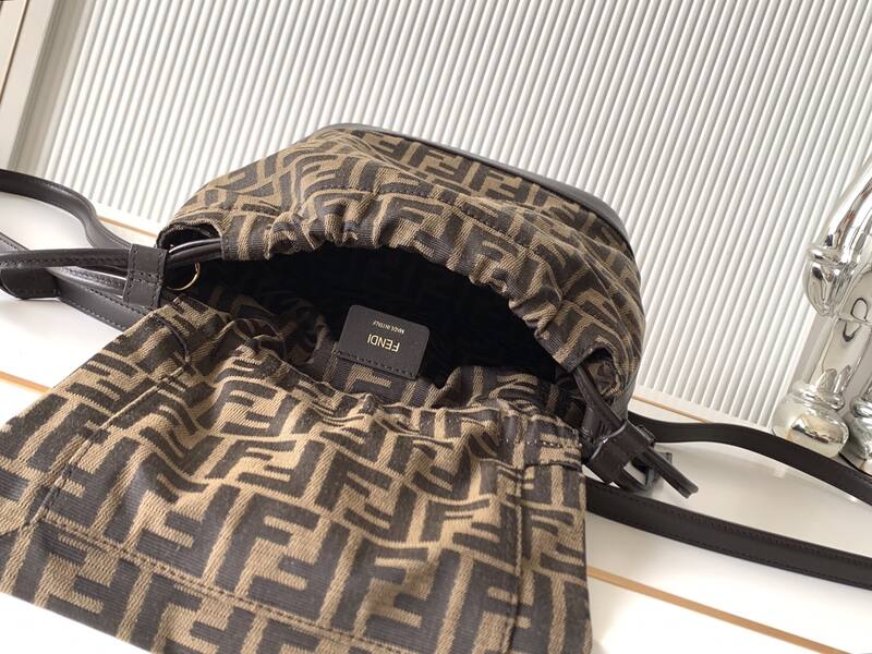 Fendi Brown 25x18x10cm shoulder bag — AAA Quality Replica