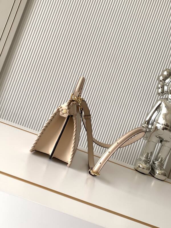 Fendi Peekaboo Beige 33x22x14cm shoulder bag — Top Quality Replica