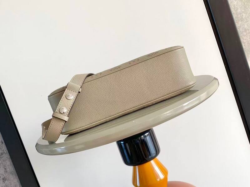 Louis Vuitton M14617 Beige Monogram crossbody — AAA Quality Replica