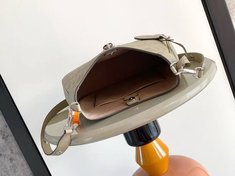 Louis Vuitton M14617 Beige Monogram crossbody — AAA Quality Replica