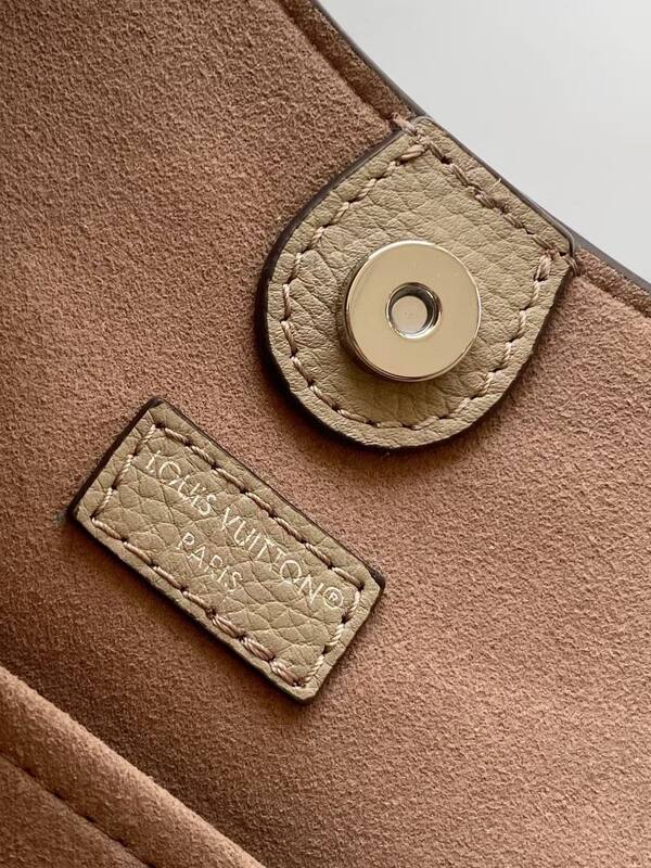 Louis Vuitton M14617 Beige Monogram crossbody — AAA Quality Replica