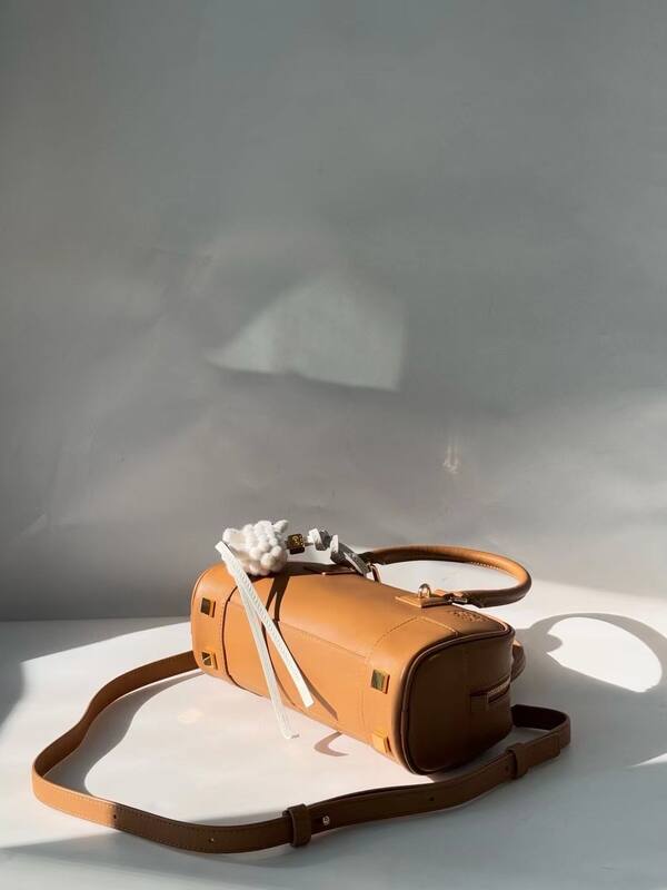 Loewe Calfskin 25x18x10cm shoulder bag — 1:1 Replica