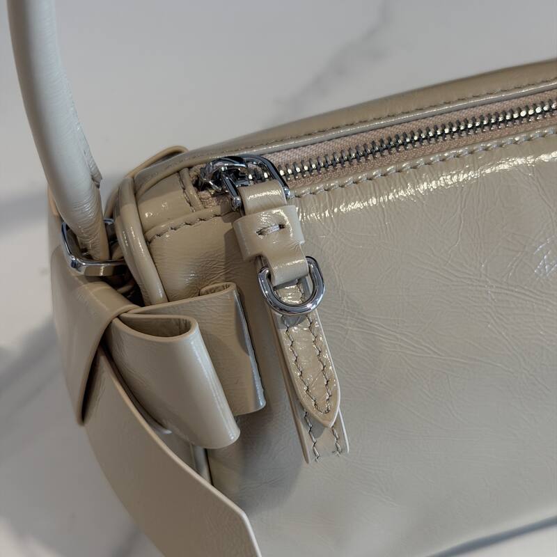 Miu Miu Beige 25x18x10cm shoulder bag — 1:1 Replica