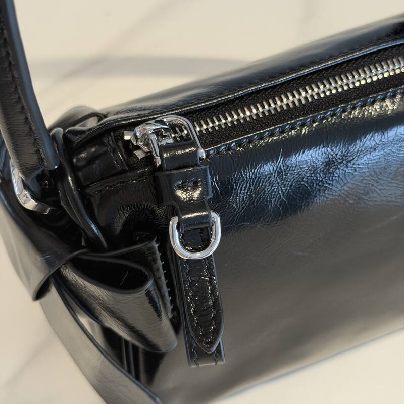 Miu Miu Black 25x18x10cm shoulder bag — 1:1 Replica