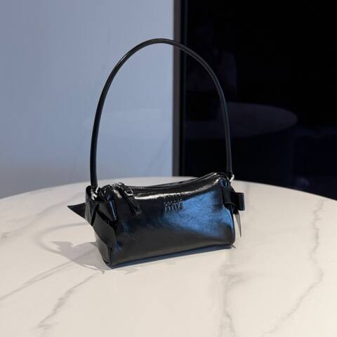 Miu Miu Black 25x18x10cm shoulder bag 1 1 Replica