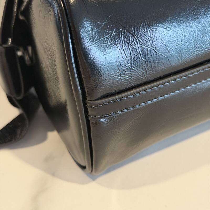 Miu Miu Black 25x18x10cm shoulder bag — 1:1 Replica