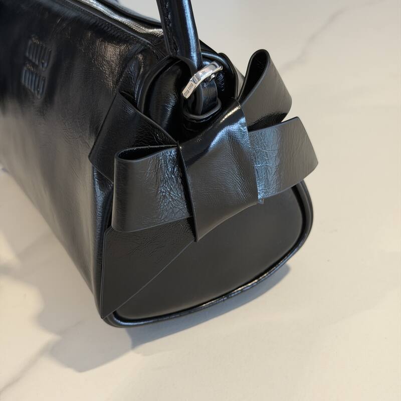 Miu Miu Black 25x18x10cm shoulder bag — 1:1 Replica