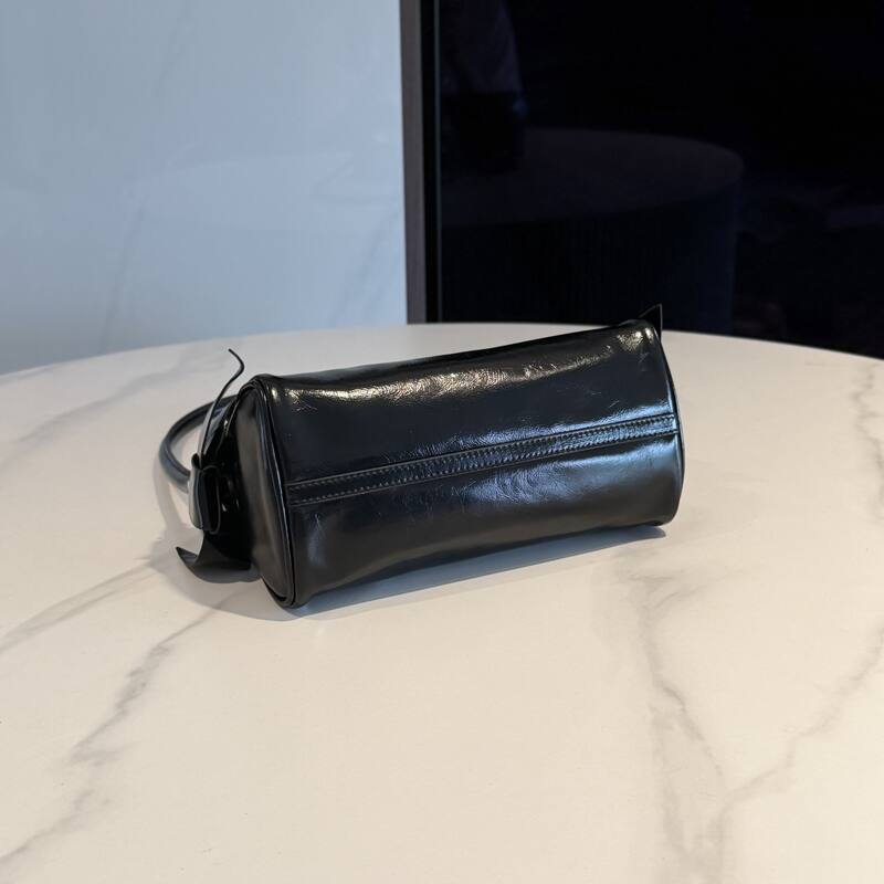 Miu Miu Black 25x18x10cm shoulder bag — 1:1 Replica