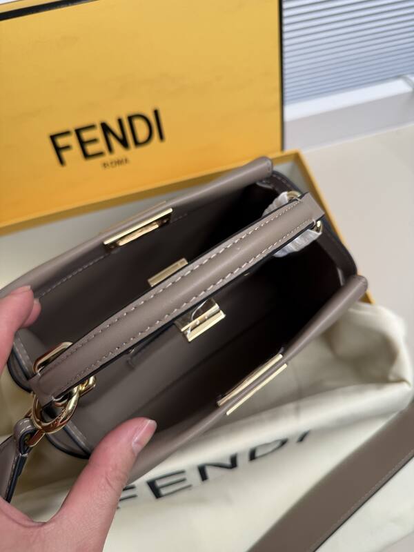 Fendi Peekaboo 33x22x14cm shoulder bag — Top Quality Replica