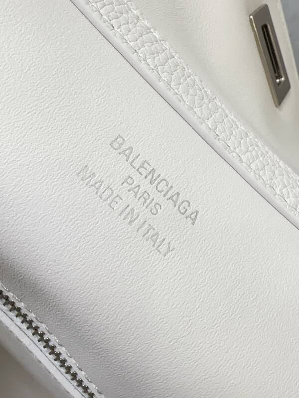 Balenciaga White 30x22x12cm shoulder bag — 1:1 Replica