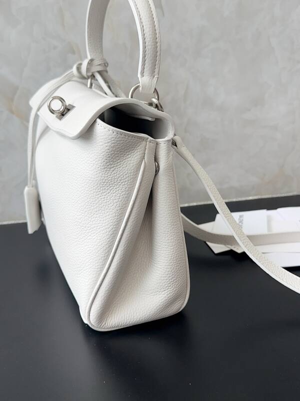 Balenciaga White 25x18x10cm shoulder bag — Premium Replica
