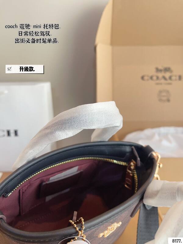 Coach Monogram shoulder bag — Top Quality Replica