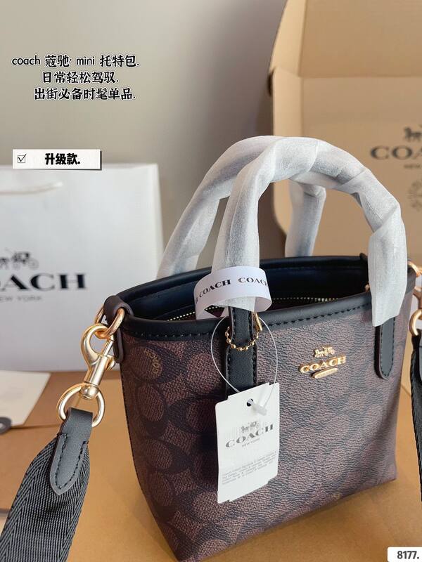 Coach Monogram shoulder bag — Top Quality Replica