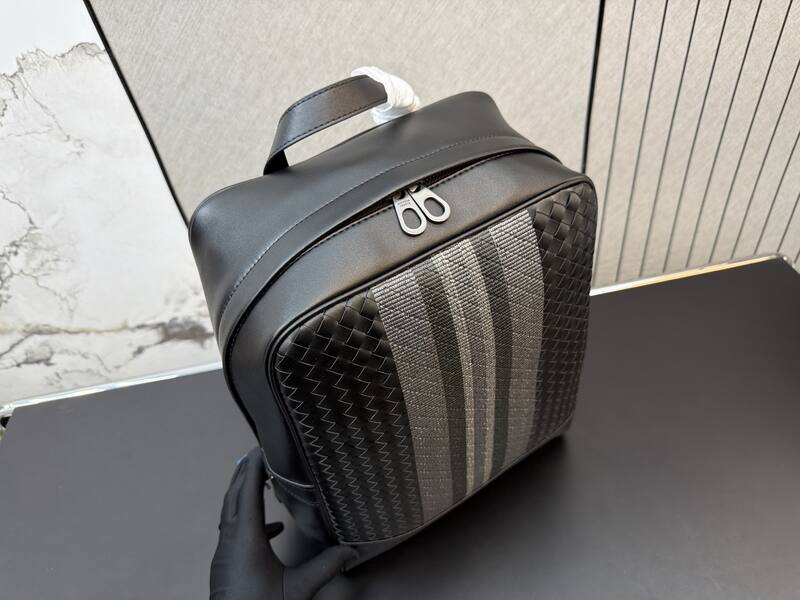 Bottega Veneta Black shoulder bag — Premium Replica