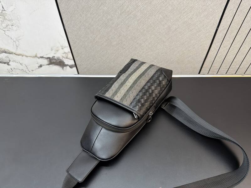Bottega Veneta Black shoulder bag — AAA Quality Replica