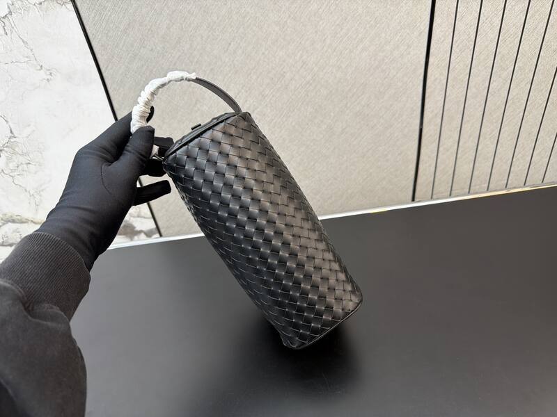 Bottega Veneta Black shoulder bag — Top Quality Replica