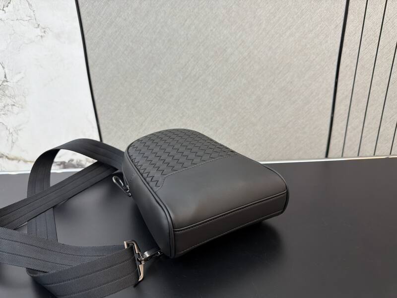 Bottega Veneta Gray 25x18x10cm shoulder bag — 1:1 Replica