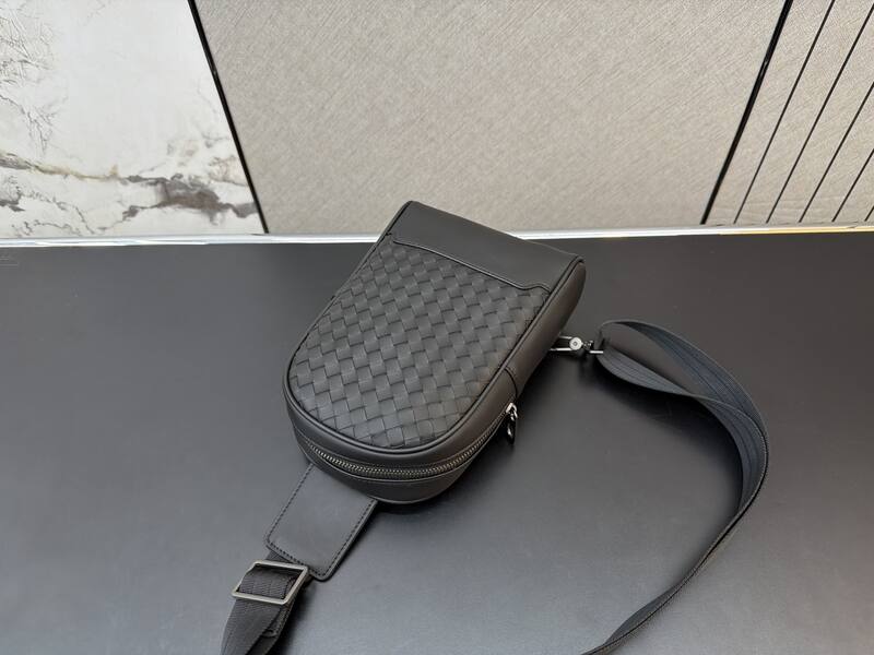 Bottega Veneta Gray 25x18x10cm shoulder bag — 1:1 Replica