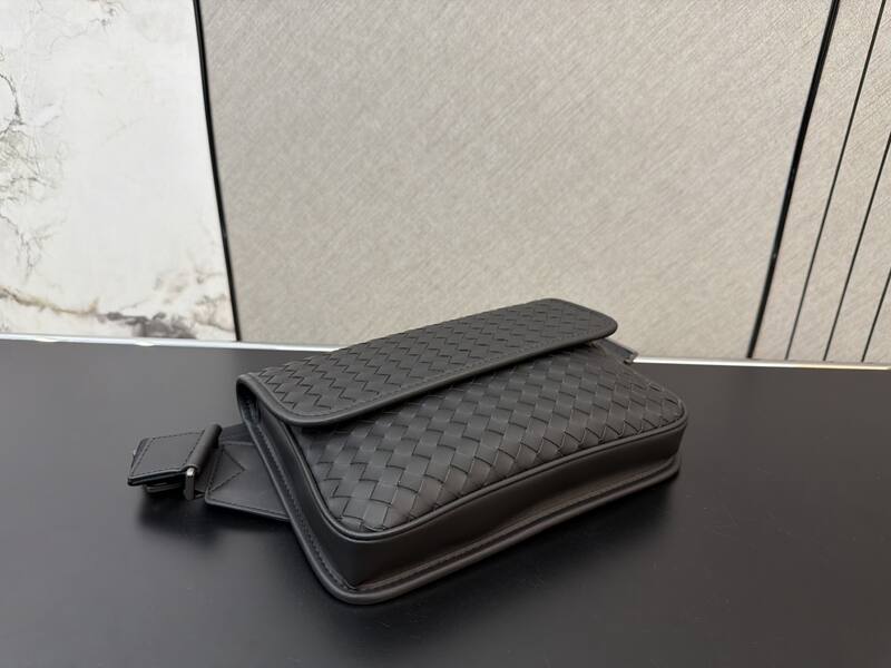 Bottega Veneta Black shoulder bag — AAA Quality Replica