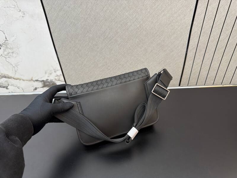 Bottega Veneta Black shoulder bag — AAA Quality Replica