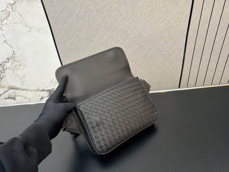 Bottega Veneta Black shoulder bag — AAA Quality Replica