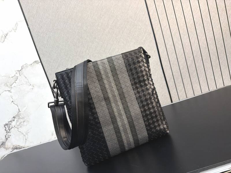 Bottega Veneta Black shoulder bag — AAA Quality Replica