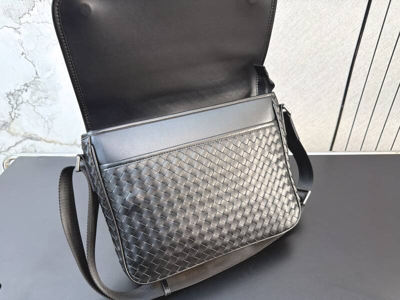 Bottega Veneta Black shoulder bag — 1:1 Replica