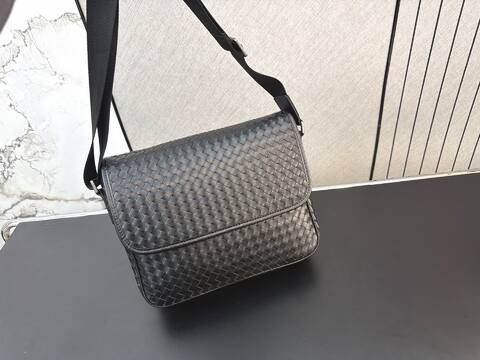 Bottega Veneta Black shoulder bag 1 1 Replica