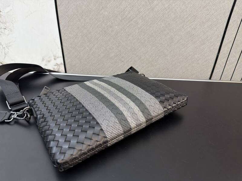 Bottega Veneta Black shoulder bag — Premium Replica