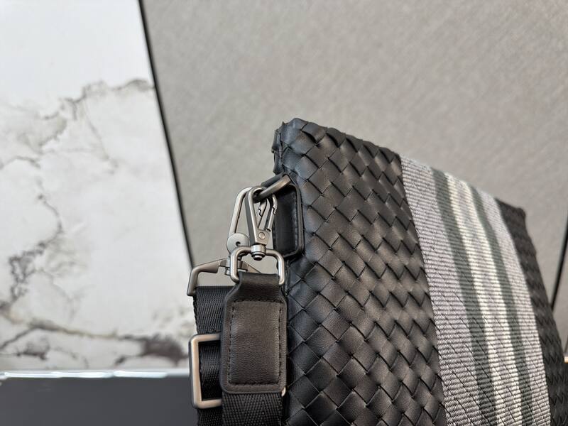 Bottega Veneta Black shoulder bag — Premium Replica