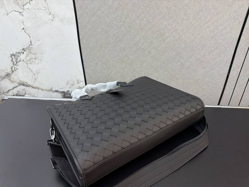 Bottega Veneta Black Intrecciato leather work — Top Quality Replica