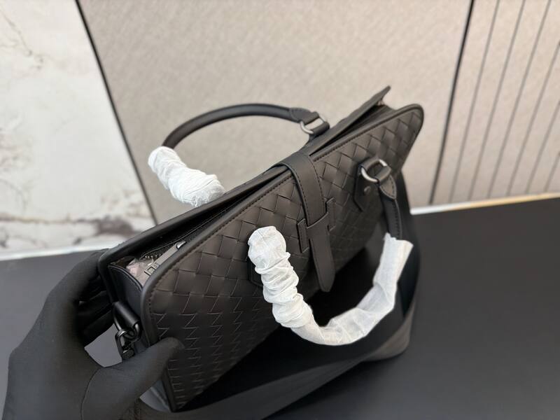 Bottega Veneta Black Intrecciato leather work — Top Quality Replica