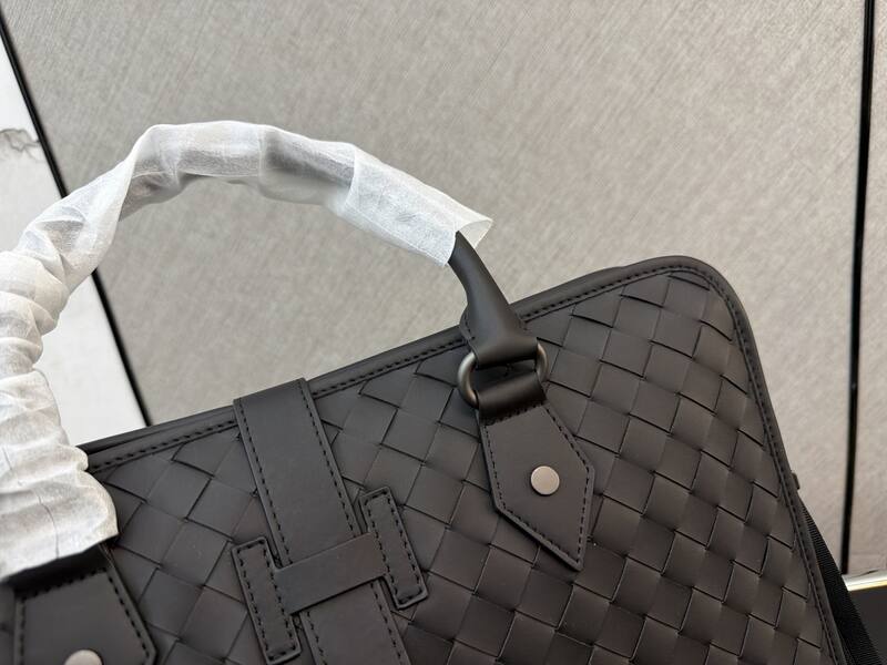 Bottega Veneta Black Intrecciato leather work — Top Quality Replica