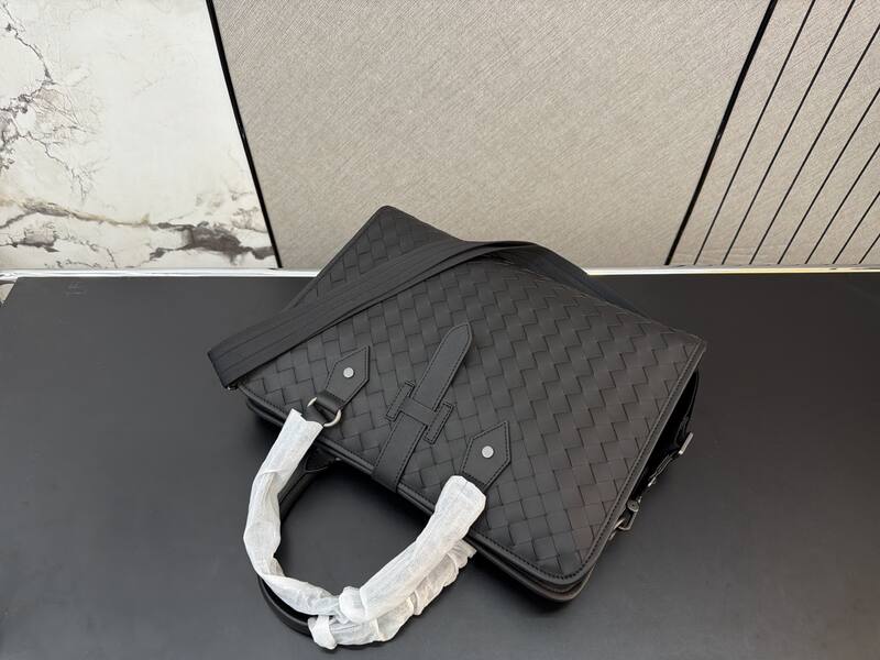 Bottega Veneta Black Intrecciato leather work — Top Quality Replica