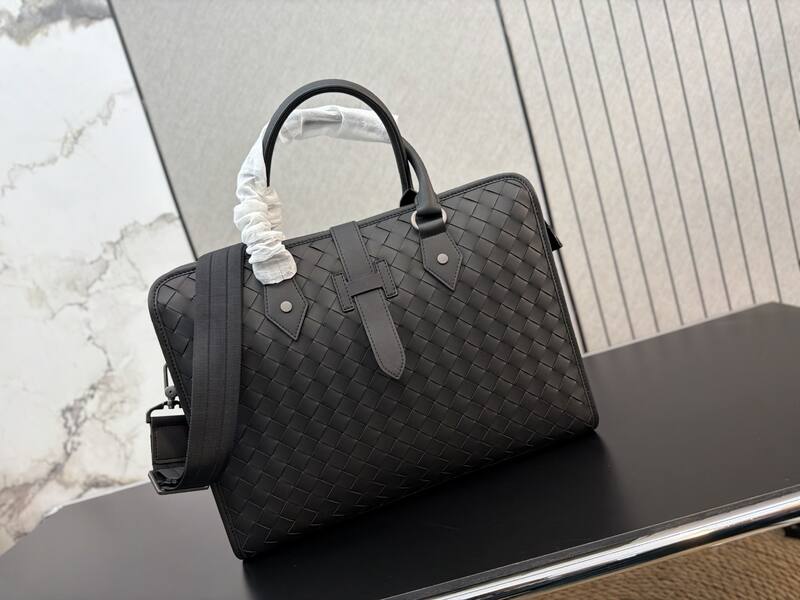 Bottega Veneta Black Intrecciato leather work — Top Quality Replica