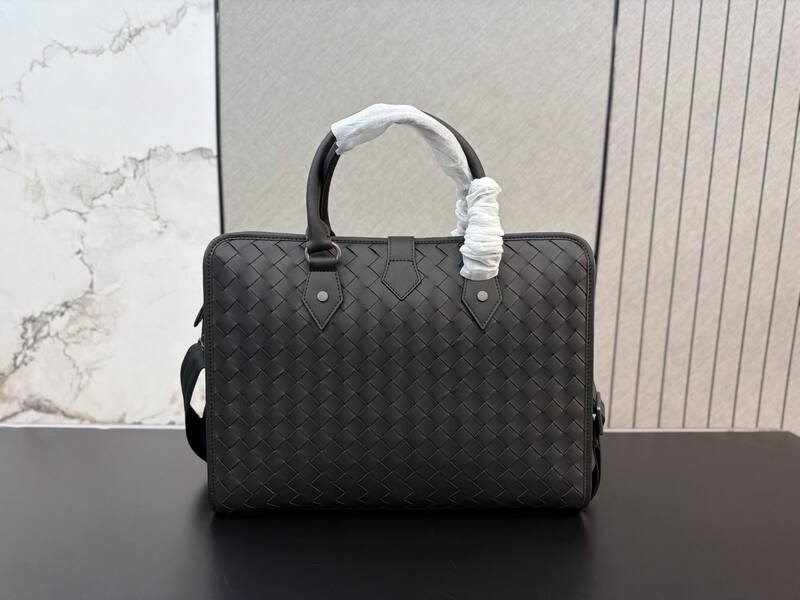 Bottega Veneta Black Intrecciato leather work — Top Quality Replica