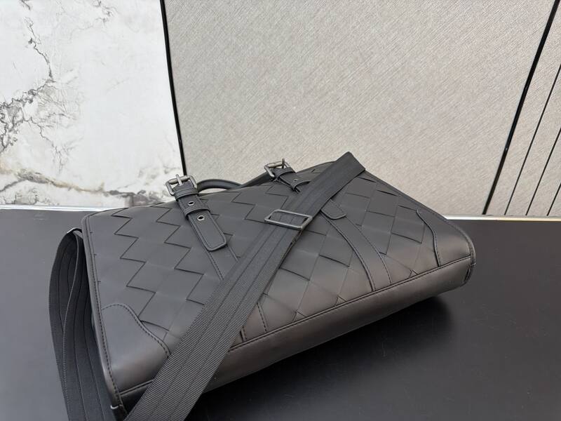 Bottega Veneta Black Intrecciato leather work — AAA Quality Replica