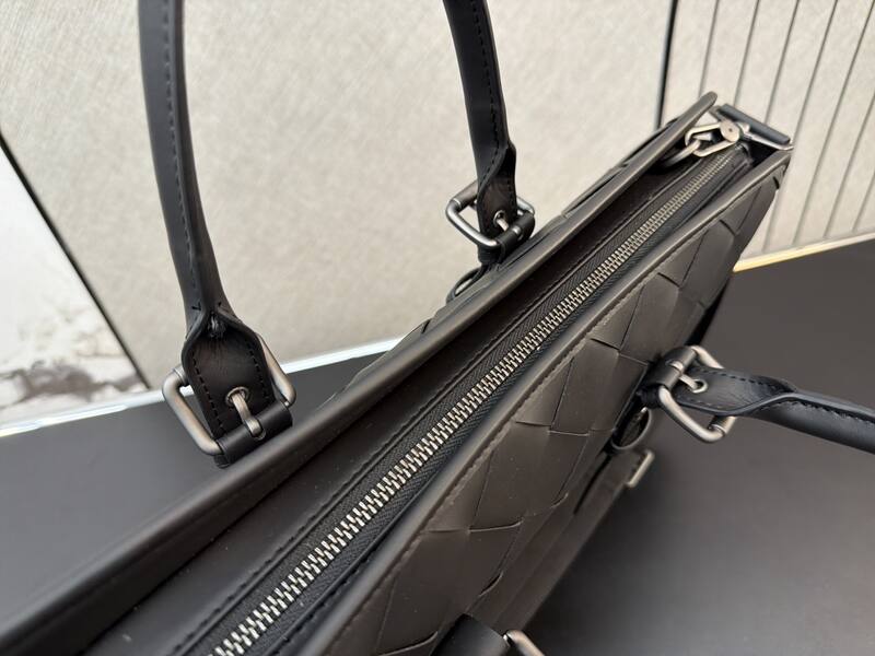 Bottega Veneta Black Intrecciato leather work — AAA Quality Replica