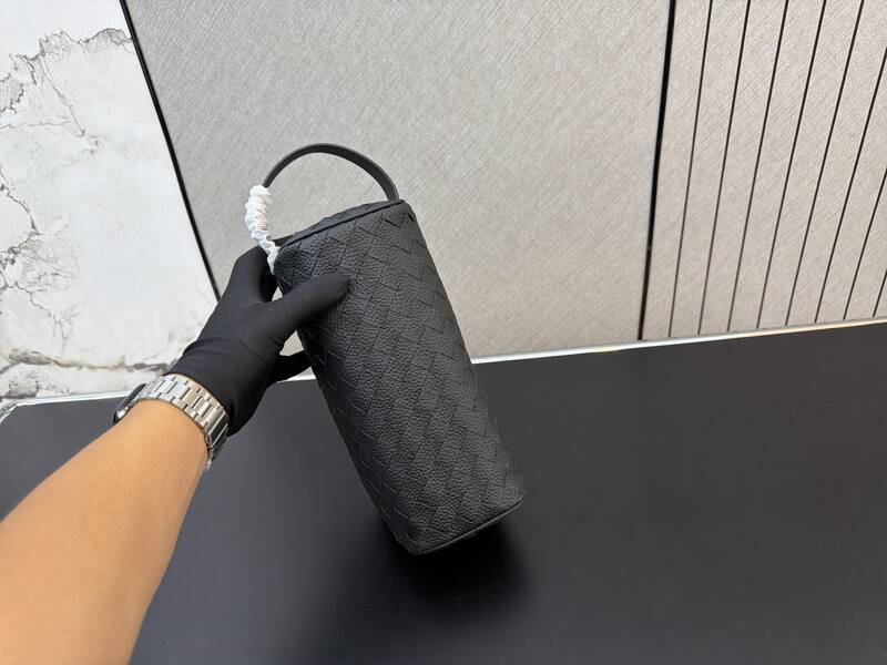 Bottega Veneta Black shoulder bag — AAA Quality Replica