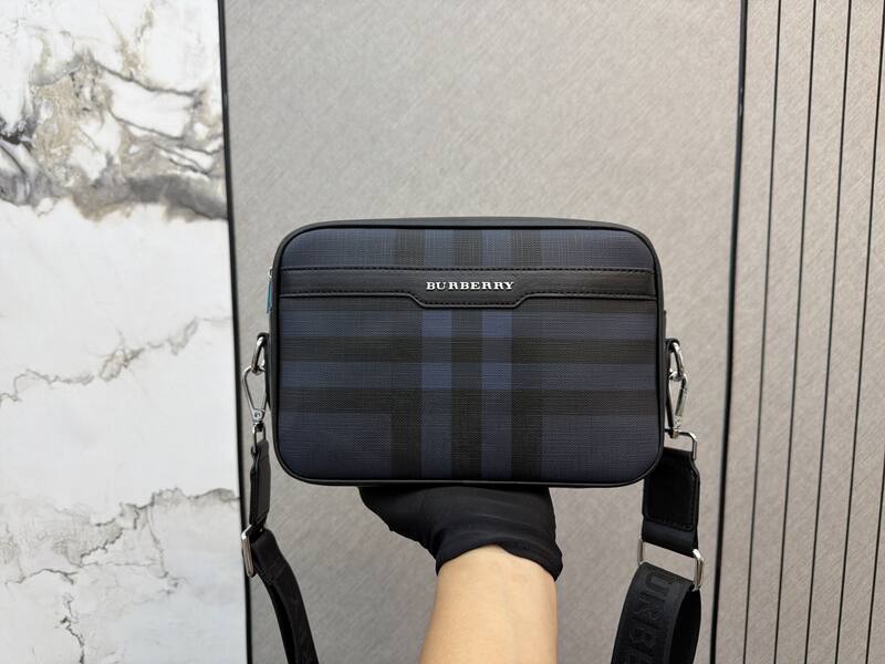 Burberry Black shoulder bag — Premium Replica