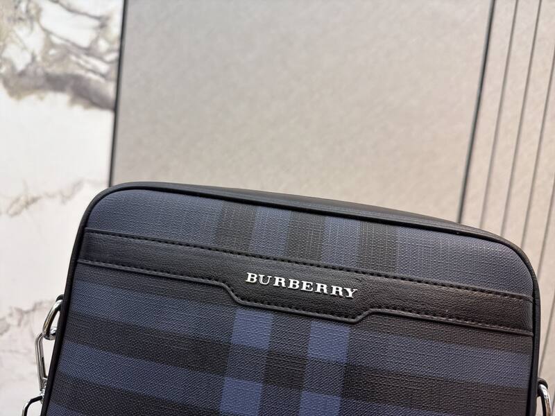 Burberry Black shoulder bag — Premium Replica