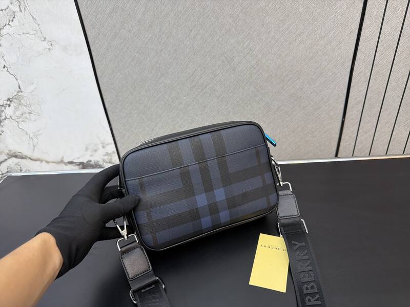 Burberry Black shoulder bag — Premium Replica