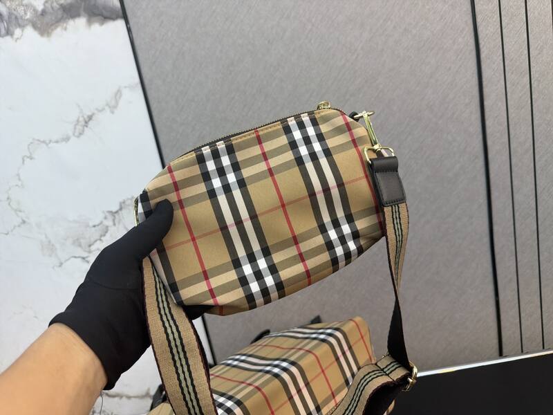 Burberry Black shoulder bag — AAA Quality Replica