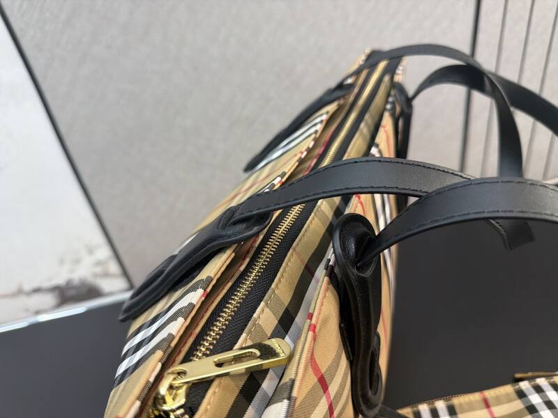 Burberry Black shoulder bag — AAA Quality Replica