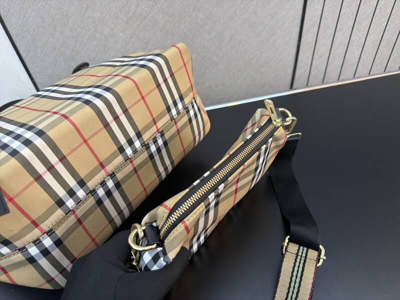 Burberry Black shoulder bag — AAA Quality Replica