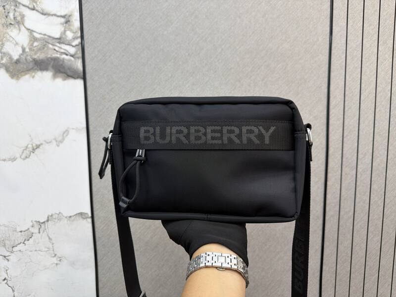 Burberry Black shoulder bag — Top Quality Replica