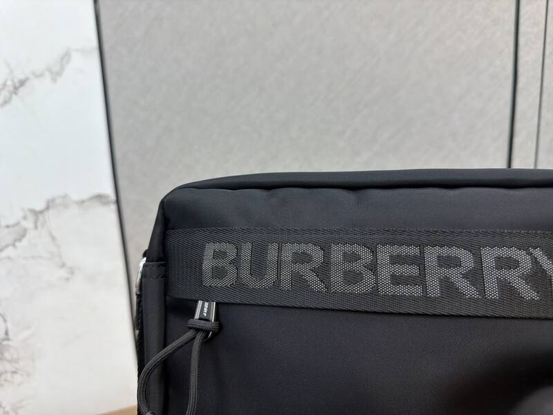 Burberry Black shoulder bag — Top Quality Replica