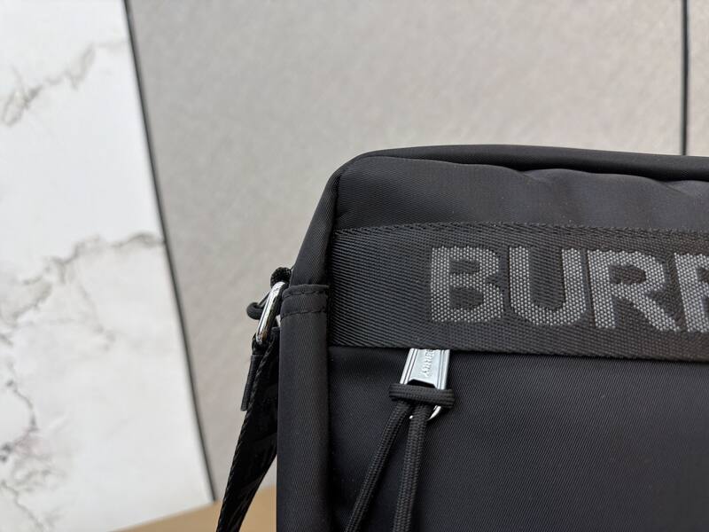 Burberry Black shoulder bag — Top Quality Replica