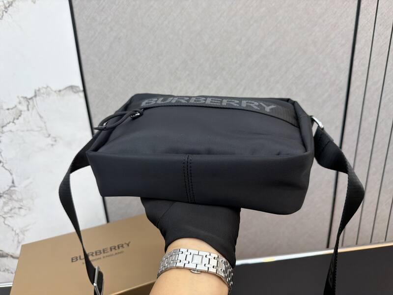 Burberry Black shoulder bag — Top Quality Replica