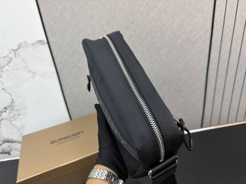 Burberry Black shoulder bag — Top Quality Replica